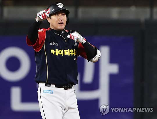 kt wiz 살린 베테랑 유한준 [연합뉴스 자료사진]