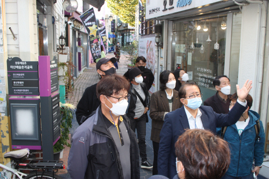 “예술촌 변신 창원 창동·오동동 배우자” 발길… 주변 상가도 덩달아 ‘들썩’