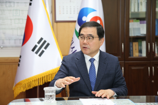 “다음은 ‘도시재생 4.0’… 스마트그린산단·수소산업 키울 것”