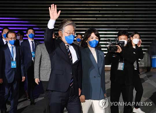민주당 이재명 후보와 부인 김혜경 씨 [연합뉴스 자료사진]
