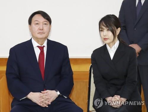 국민의힘 윤석열 후보와 부인 김건희 씨 [연합뉴스 자료사진]