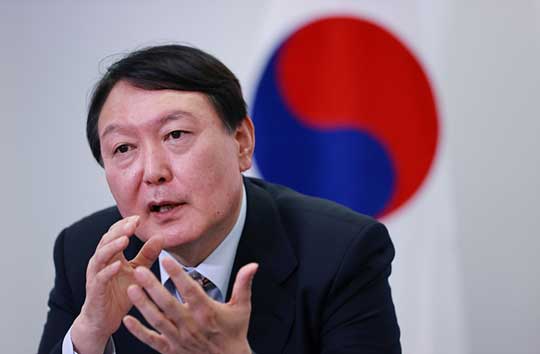 연합뉴스와 인터뷰하는 국민의힘 윤석열 대선후보