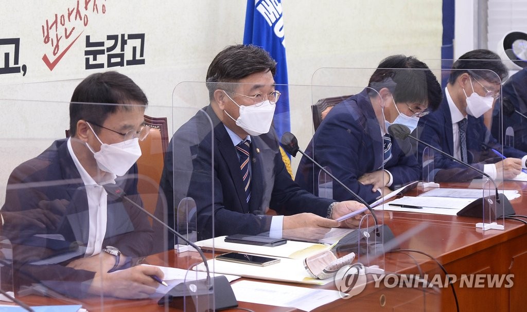 (서울=연합뉴스) 하사헌 기자 = 더불어민주당 윤호중 원내대표가 9일 서울 여의도 국회에서 열린 원내대책회의에서 발언하고 있다. 2021.11.9 [국회사진기자단]