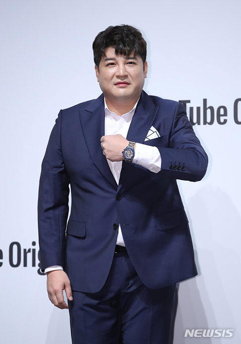[서울=뉴시스] 조수정 기자 = 슈퍼주니어 신동이 27일 오전 서울 삼성동 코엑스 아티움 SM타운씨어터에서 열린 유튜브 오리지널 ‘아날로그 트립 인 인도네시아’ 기자간담회에서 포즈를 취하고 있다. 2019.09.27.