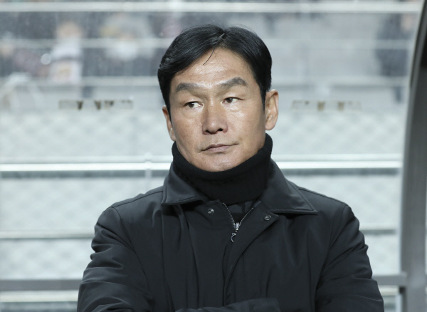 강원 FC 지휘봉을 잡은 최용수 감독. 뉴시스