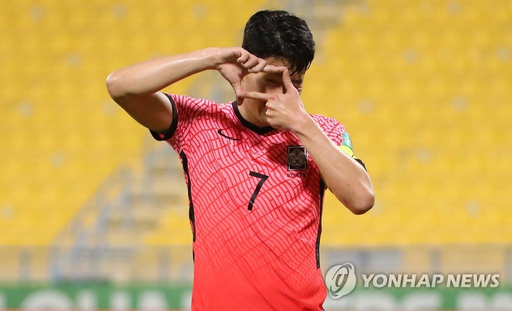 (도하=연합뉴스) 16일(현지시간) 카타르 도하 타니 빈 자심 스타디움에서 열린 2022 카타르 월드컵 아시아 최종예선 A조 6차전 한국과 이라크의 경기. 한국 손흥민이 페널티킥으로 자신의 A매치 30호골을 기록한 뒤 세리머니를 하고 있다.손흥민은 2011년 1월 18일 이곳에서 열린 2011 AFC 카타르 아시안컵 인도와의 조별리그 경기에서 데뷔골을 성공시켰다. 2021.11.17