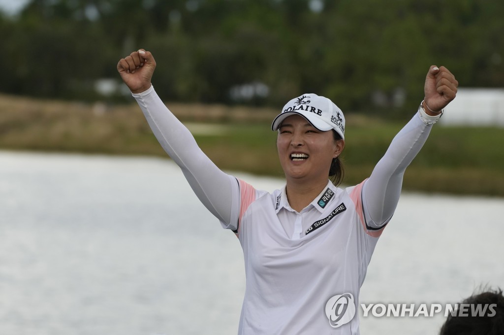 우승 확정 후 기뻐하는 고진영[AP=연합뉴스]