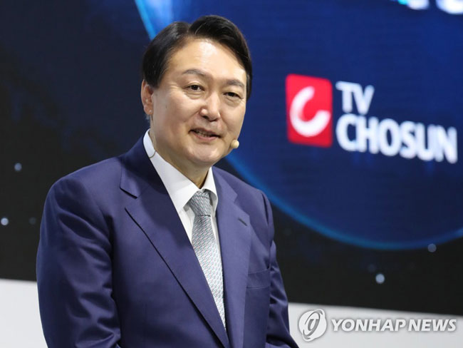 (서울=연합뉴스) 국민의힘 윤석열 대선 후보가 22일 서울 광진구 그랜드워커힐서울에서 열린 TV조선 글로벌리더스포럼2021에서 국가 미래 비전을 발표하고 있다. 2021.11.22 [국회사진기자단]