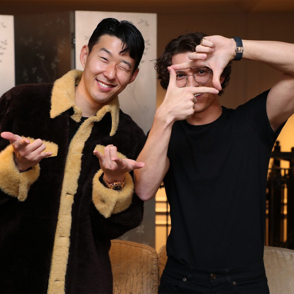 토트넘 홋스퍼의 손흥민(왼쪽)과 스파이더맨의 주연 톰 홀랜드.  토트넘 홋스퍼 SNS