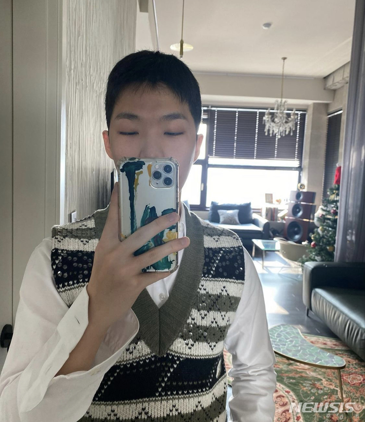 [서울=뉴시스] 이찬혁. 2021.12.8. (사진 = 이찬혁 인스타그램 캡처 )