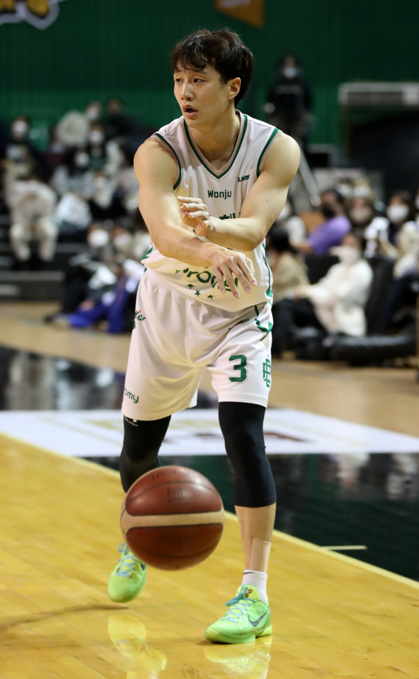 DB의 허웅. 뉴시스