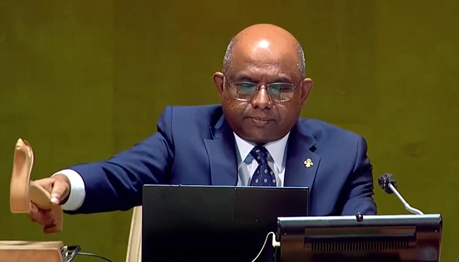 (뉴욕=연합뉴스) 16일(현지시간) 미국 뉴욕 유엔본부에서 열린 유엔총회 본회의에서 압둘라 샤히드 유엔총회 의장이 의사봉을 치고 있다. 2021.12.16. [유엔웹티비 캡처. 재판매 및 DB 금지]