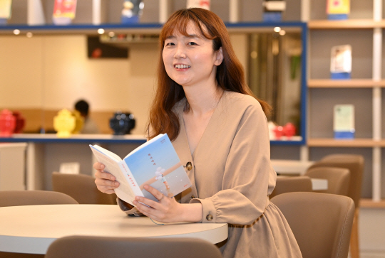 “독자들과 느슨한 편지 주고받은 듯”