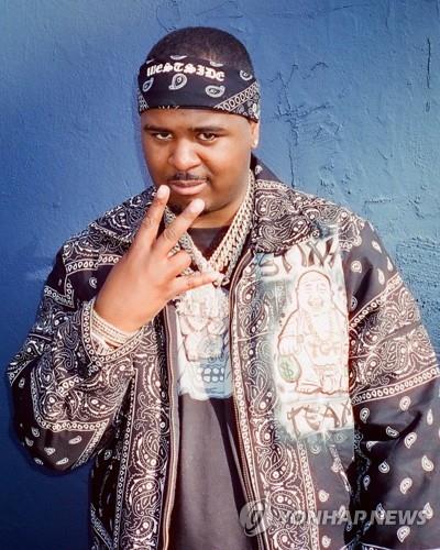 (로스앤젤레스 AP 연합뉴스) 지난 18일(현지시간) LA에서 열린 콘서트에서 미국의 떠오르던 신예 래퍼 대럴 콜드웰(28)이 말다툼을 벌이다가 흉기에 찔려 사망했다. 2021.12.20