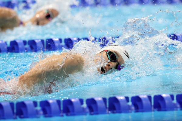 김서영이 지난 7월 27일 도쿄 아쿠아틱스 센터에서 열린 도쿄올림픽 수영 여자 200m 개인혼영 준결승에서 역영을 펼치고 있다.  뉴시스