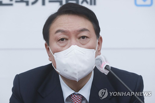 (서울=연합뉴스) 국민의힘 윤석열 대선후보가 21일 국회에서 열린 코로나19 극복을 위한 비상대책회의에 참석, 발언하고 있다. 2021.12.21 [국회사진기자단]