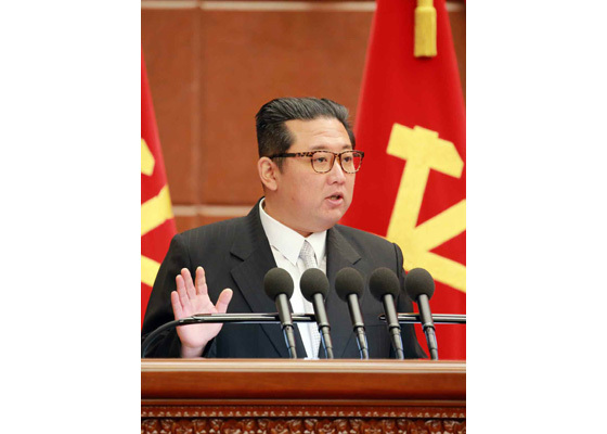 [서울=뉴시스] 전원회의 연설하는 김정은. 2022.01.01. (사진=노동신문 캡처)