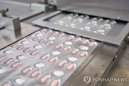미 FDA 승인받은 화이자 코로나 치료 알약 ‘팍스로비드’ [화이자 제공. 재판매·DB 금지] [연합뉴스 자료사진]