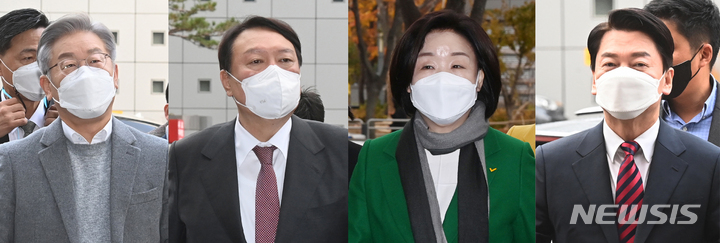 [서울=뉴시스] 국회사진기자단 = 이재명(왼쪽부터) 더불어민주당 대선 후보, 윤석열 국민의힘 대선 후보, 심상정 정의당 대선 후보, 안철수 국민의당 대선 후보가 18일 오전 서울 마포구 상암동 SBS 프리즘타워에서 ‘5천만의 소리, 지휘자를 찾습니다’ 주제로 열린 SBS D포럼에 참석하고 있다. 2021.11.18.