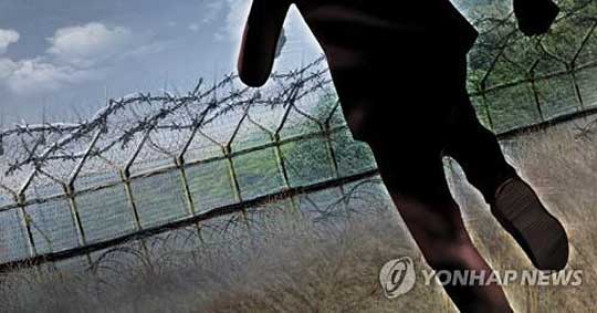 올해 1월1일 강원도 동부전선 최전방 철책에서 우리 국민이 월북하는 사건이 발생했다.군은 3시간 가량 월북 사실을 몰라 감시망에 구멍이 뚫렸다.해당부대는 2012년 10월 ‘노크귀순’이 발생한 부대다. 연합뉴스