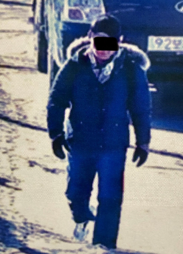 지난 1일 오후 강원 고성 민간인통제선 부근에서 포착된 월북자 김모(30)씨의 모습. 국회 국방위원회