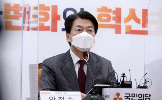 안철수 국민의당 대선 후보가 6일 오전 국회에서 열린 중앙선거대책위원회의에서 발언하고 있다.  국회사진기자단