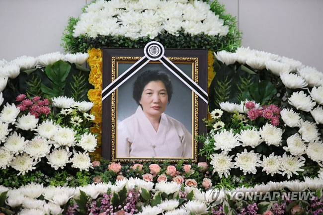 (광주=연합뉴스) 조남수 기자 = 이한열 열사 모친 고(故) 배은심 여사의 빈소가 9일 오후 광주 동구 조선대병원장례식장에 마련됐다. 2022.1.9