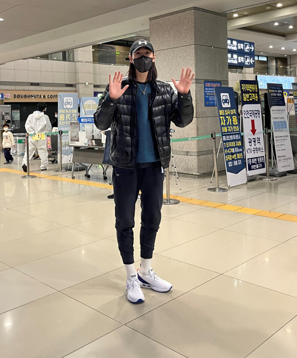 김연경이 중국프로배구 상하이 소속으로 2021~2022시즌을 경기한 뒤 지난 10일 인천국제공항으로 귀국했다.  라이언앳 제공