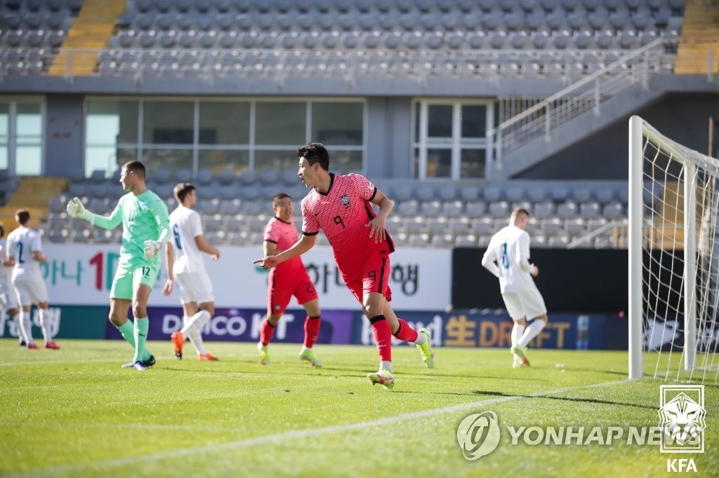 (서울=연합뉴스) 15일(한국시간) 터키 안탈리아의 마르단 스타디움에서 열린 축구 국가대표팀 한국과 아이슬란드의 친선경기.조규성이 선제 골을 넣고 기뻐하고 있다. 2022.1.15 [대한축구협회 제공. 재판매 및 DB금지]