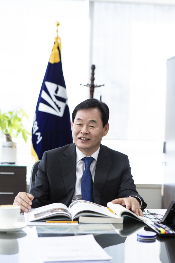 정용환 부산시 자치경찰위원장