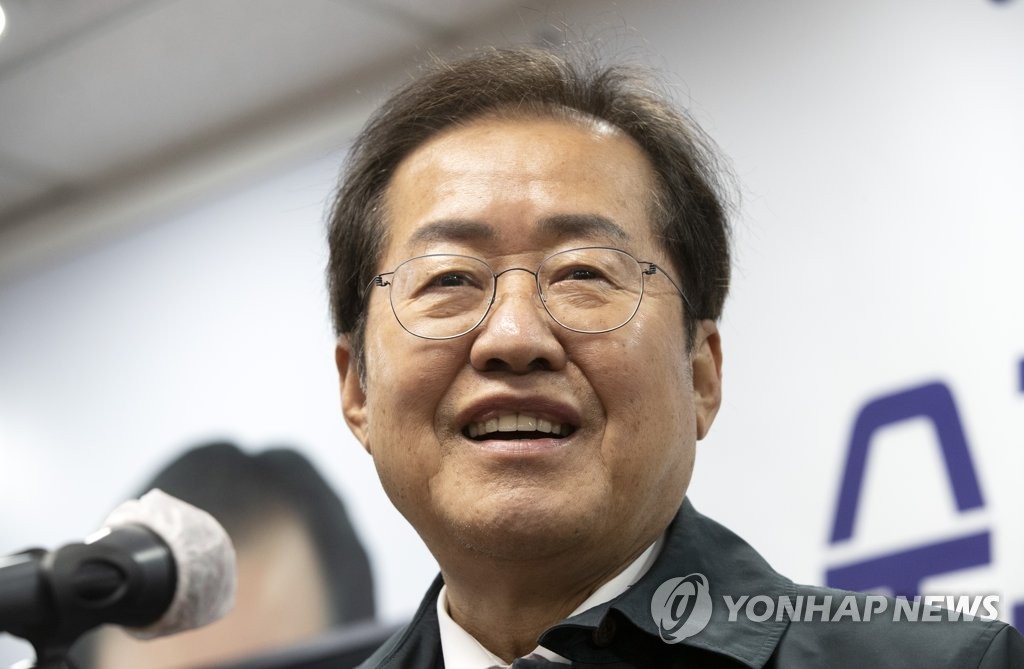 홍준표 국민의힘 의원이 2021년 11월 8일 서울 영등포구 여의도 BNB타워에서 열린 jp희망캠프 해단식에서 인사말을 하고 있다. [연합뉴스 자료사진]