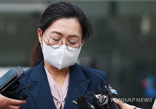 기자들 질문에 답하는 은수미 성남시장 [연합뉴스 자료사진]