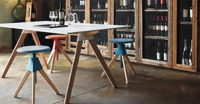 독일 고전 가구의 전통에 현대의 기능주의를 결합해 미학적으로 승화했다는 평가를 받는 콘스탄틴 그리치치의 ‘톰 앤드 제리 의자와 테이블’.