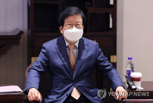 베이징 시내 올림픽 메인 미디어센터(MMC)에서 한국 언론과의 차담회 갖는 박병석 국회의장. (연합뉴스 자료사진)