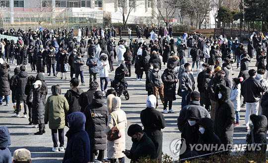 신규확진 3만5천286명…휴일에도 사흘째 3만명대 [연합뉴스 자료사진]