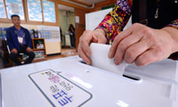 尹 - 安, 22개 분야중 14개서 같은 입장… 李 - 尹은 ‘극과 극’