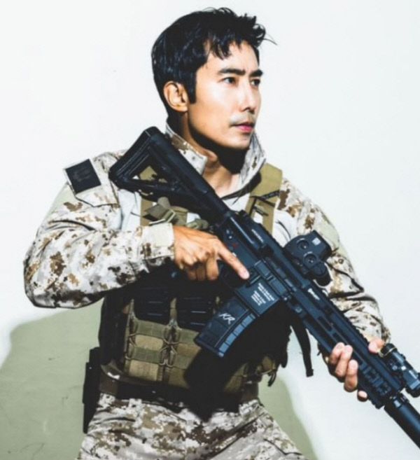 해군특수전전단(UDT/SEAL) 출신 예비역 대위로 우크라이나 의용군으로 참전하기 위해 최근 출국했다고 밝힌 이근 씨. 이근 예비역 대위 인스타그램 캡처