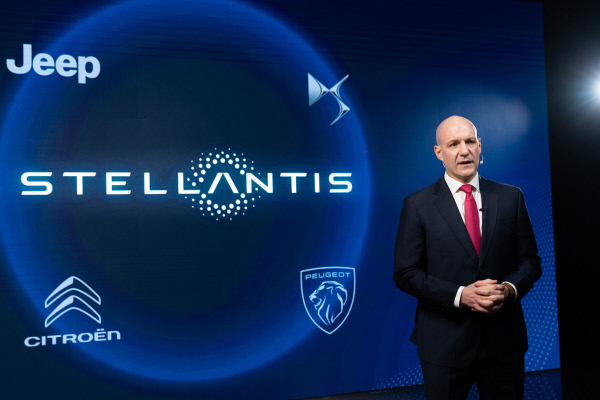 제이크 아우만 스텔란티스 코리아 사장이 각 브랜드 전략에 대해 소개하고 있다. 스텔란티스 제공