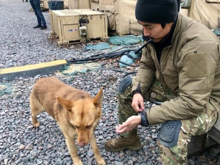 [서울=뉴시스] 유튜브 콘텐츠 ‘가짜 사나이’로 유명해진 이근 전 해군특수전전단(UDT/SEAL) 대위가 의용군으로 참전하기 위해 출국했다고 SNS 등을 통해 알렸다.(사진=이근 SNS 캡처)