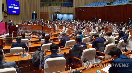 (서울=연합뉴스) 더불어민주당 윤호중 비상대책위원장이 11일 오후 국회 예결위 회의장에서 열린 의원총회에서 발언하고 있다. 2022.3.11 [국회사진기자단]