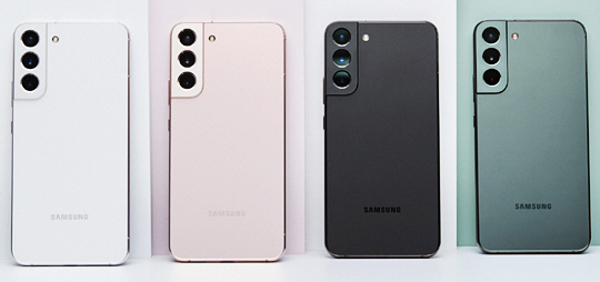 삼성전자가 출시한 갤럭시S22 플러스 모델.  삼성전자 제공