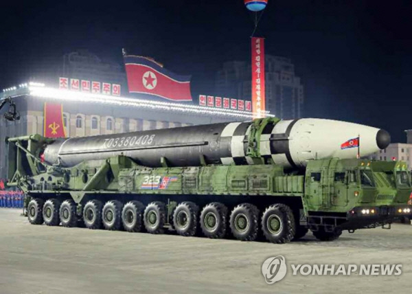 (서울=연합뉴스) 사진은 북한이 지난 2020년 10월 10일 노동당 창건 75주년 기념 열병식에서 미 본토를 겨냥할 수 있는 신형 대륙간탄도미사일(ICBM)을 공개한 모습.