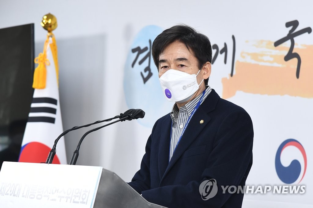 (서울=연합뉴스) 황광모 기자 = 이용호 제20대 대통령직인수위원회 정부사법행정분과 간사가 27일 오후 서울 종로구 삼청동 인수위 기자회견장에서 지난 주 예정됐다 취소됐던 법무부 일정 보고 등 현안에 대해 말하고 있다. 2022.3.27