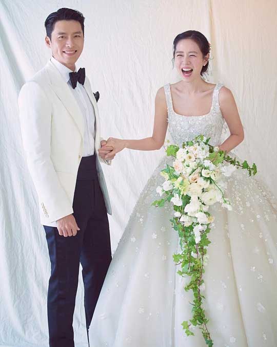 (서울=연합뉴스) 현빈-손예진이 31일 오후 결혼식을 앞두고 공개한 웨딩 화보. 2022.3.31 [엠에스팀엔터테인먼트 제공. 재판매 및 DB 금지]