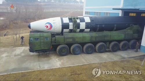 북한이 최근 시험발사한 대륙간탄도미사일[조선중앙TV 화면] [국내에서만 사용 가능. 재배포 금지.