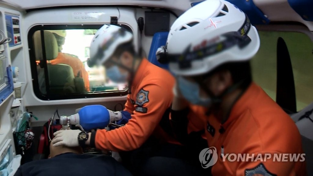 구급대원[연합뉴스TV 제공. 재판매 및 DB 금지]