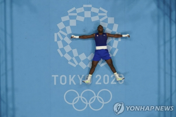 2020 도쿄올림픽 복싱 헤비급 결승에서 승리한 쿠바 선수 훌리오 세사르 라크루스. AP 연합뉴스