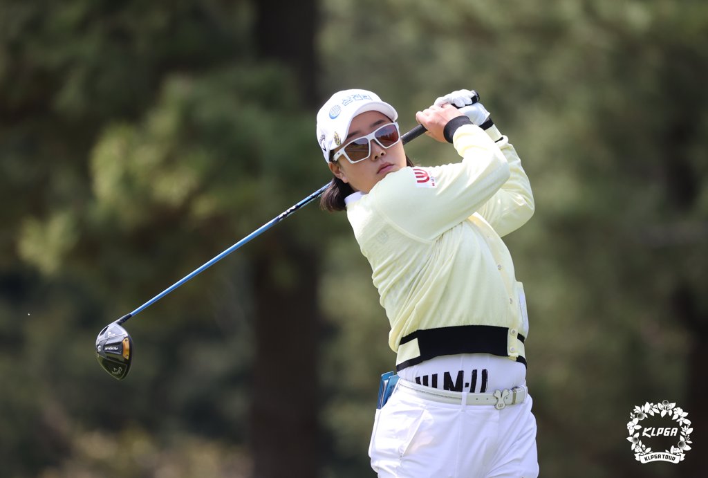 (서울=연합뉴스) 7일 제주 서귀포 롯데스카이힐제주CC에서 열린 2022 KLPGA 투어 개막전 ‘2022 롯데렌터카 여자오픈’ 1라운드 2번 홀에서 김해림이 티샷하고 있다. 2022.4.7[KLPGA 제공. 재판매 및 DB 금지]