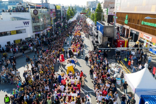 2019년 10월 12일 용산구 이태원로를 가득 메운 이태원 지구촌 축제 인파. 코로나19로 2년간 열리지 못했던 축제는 오는 10월 15∼16일 재개될 예정이다.  용산구청 제공