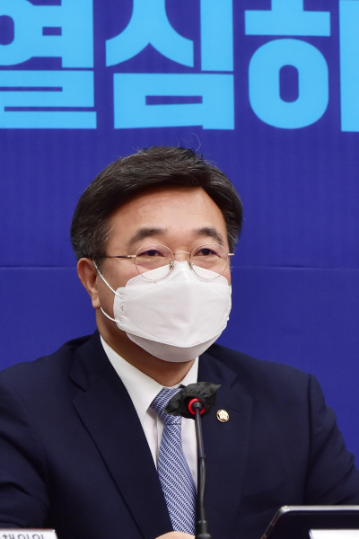 윤호중 더불어민주당 공동비상대책위원장이 지난 11일 서울 영등포구 국회에서 열린 민주당 비상대책위원회의에 참석해 발언하고 있다. 뉴시스